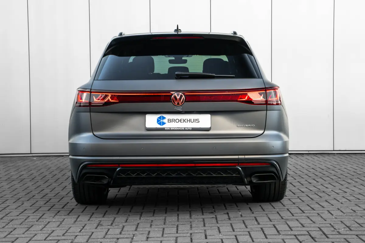 3.0 TSi eHybrid 4MOTION R Edition l Panoramadak l Luchtvering l 360gr Camera l Stoelkoeling l Massage l Elektr. Stoel Incl Memory l