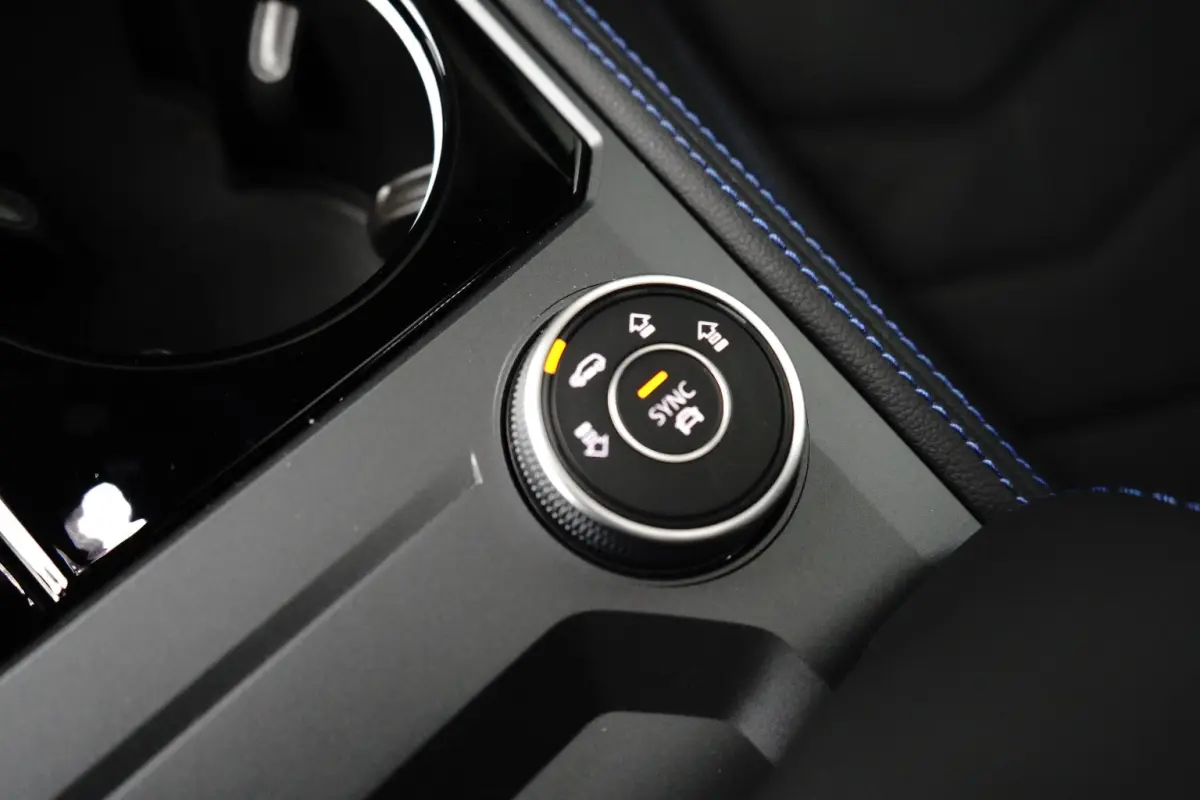 3.0 TSi eHybrid 4MOTION R Edition l Panoramadak l Luchtvering l 360gr Camera l Stoelkoeling l Massage l Elektr. Stoel Incl Memory l