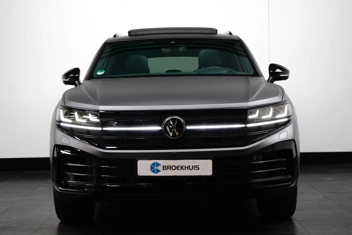 3.0 TSi eHybrid 4MOTION R Edition l Panoramadak l Luchtvering l 360gr Camera l Stoelkoeling l Massage l Elektr. Stoel Incl Memory l