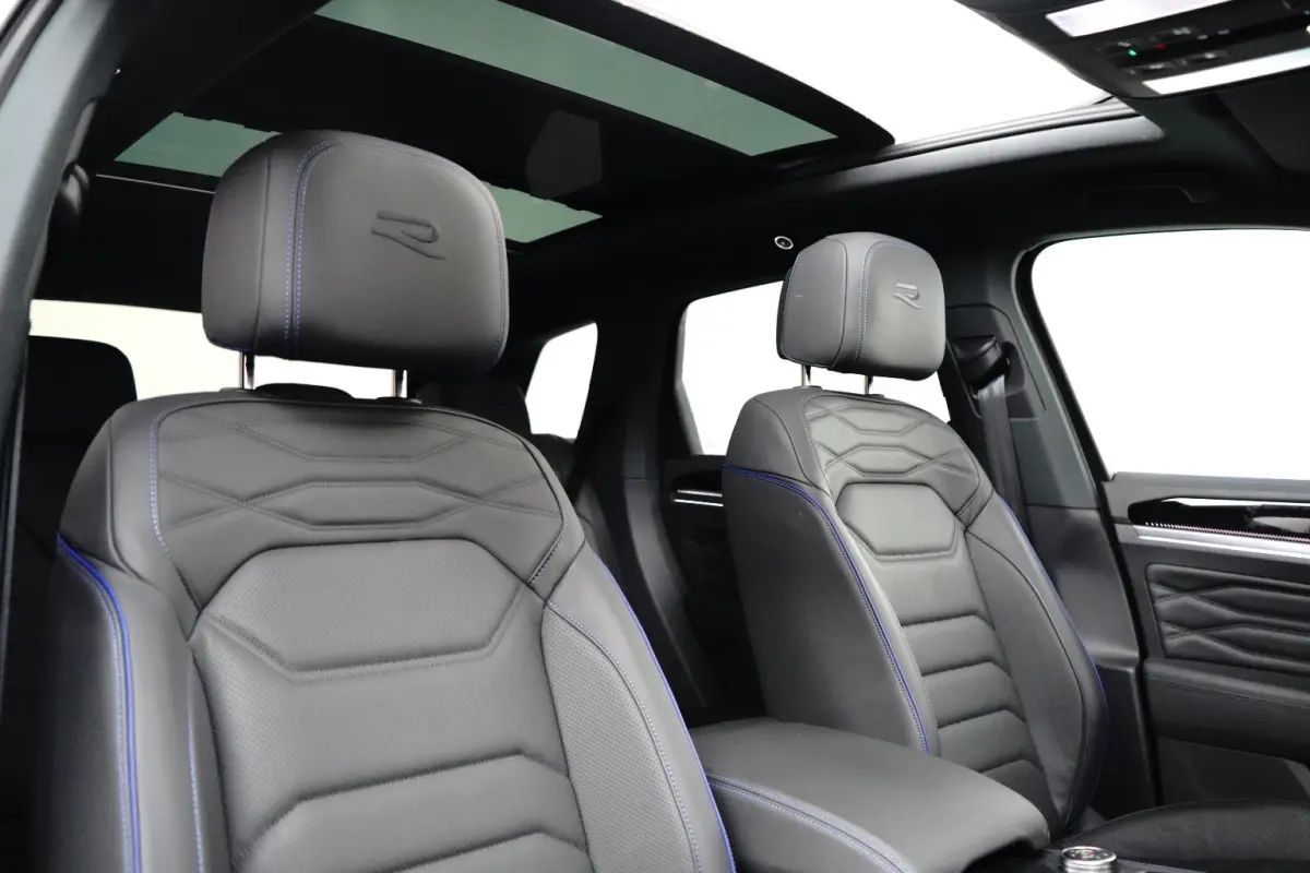 3.0 TSi eHybrid 4MOTION R Edition l Panoramadak l Luchtvering l 360gr Camera l Stoelkoeling l Massage l Elektr. Stoel Incl Memory l