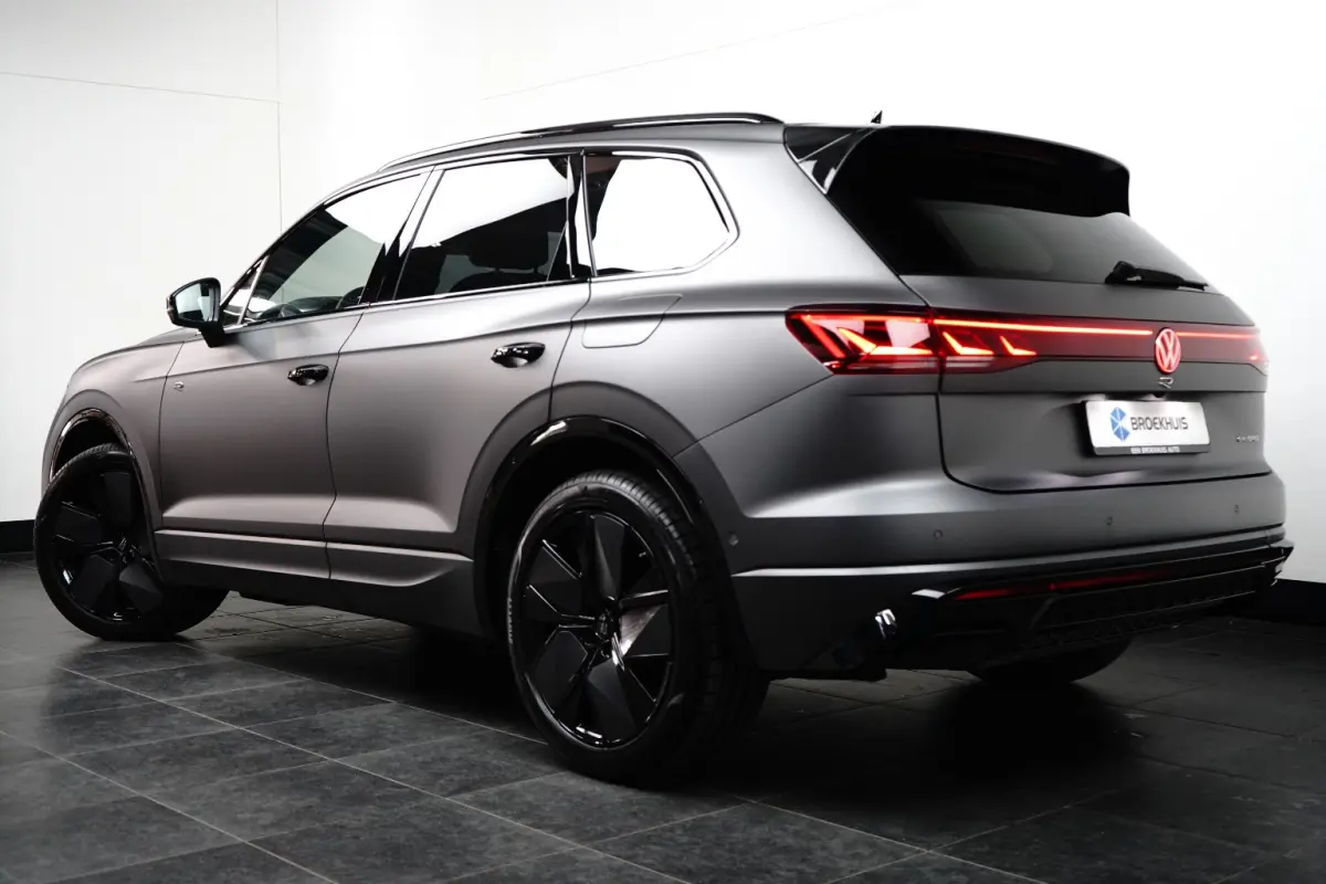 3.0 TSi eHybrid 4MOTION R Edition l Panoramadak l Luchtvering l 360gr Camera l Stoelkoeling l Massage l Elektr. Stoel Incl Memory l