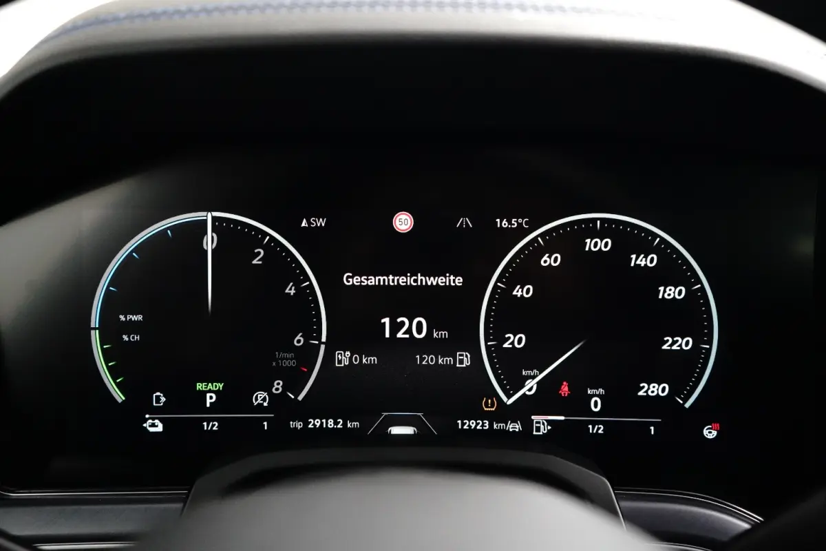 3.0 TSi eHybrid 4MOTION R Edition l Panoramadak l Luchtvering l 360gr Camera l Stoelkoeling l Massage l Elektr. Stoel Incl Memory l