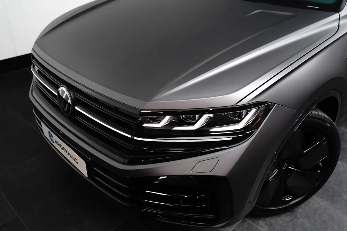 3.0 TSi eHybrid 4MOTION R Edition l Panoramadak l Luchtvering l 360gr Camera l Stoelkoeling l Massage l Elektr. Stoel Incl Memory l
