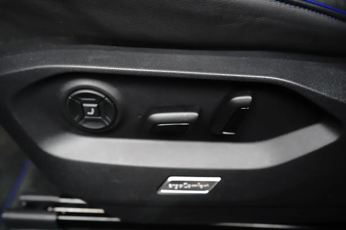 3.0 TSi eHybrid 4MOTION R Edition l Panoramadak l Luchtvering l 360gr Camera l Stoelkoeling l Massage l Elektr. Stoel Incl Memory l
