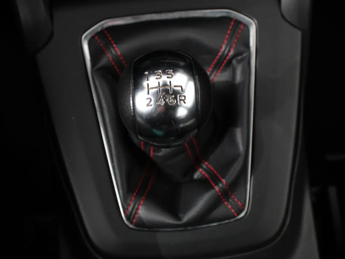 1.0 EcoBoost Hybrid ST Line Navigatie Climate Control Led Dab Camera Parkeer sensoren Cruise Control Lichtmetalen velgen