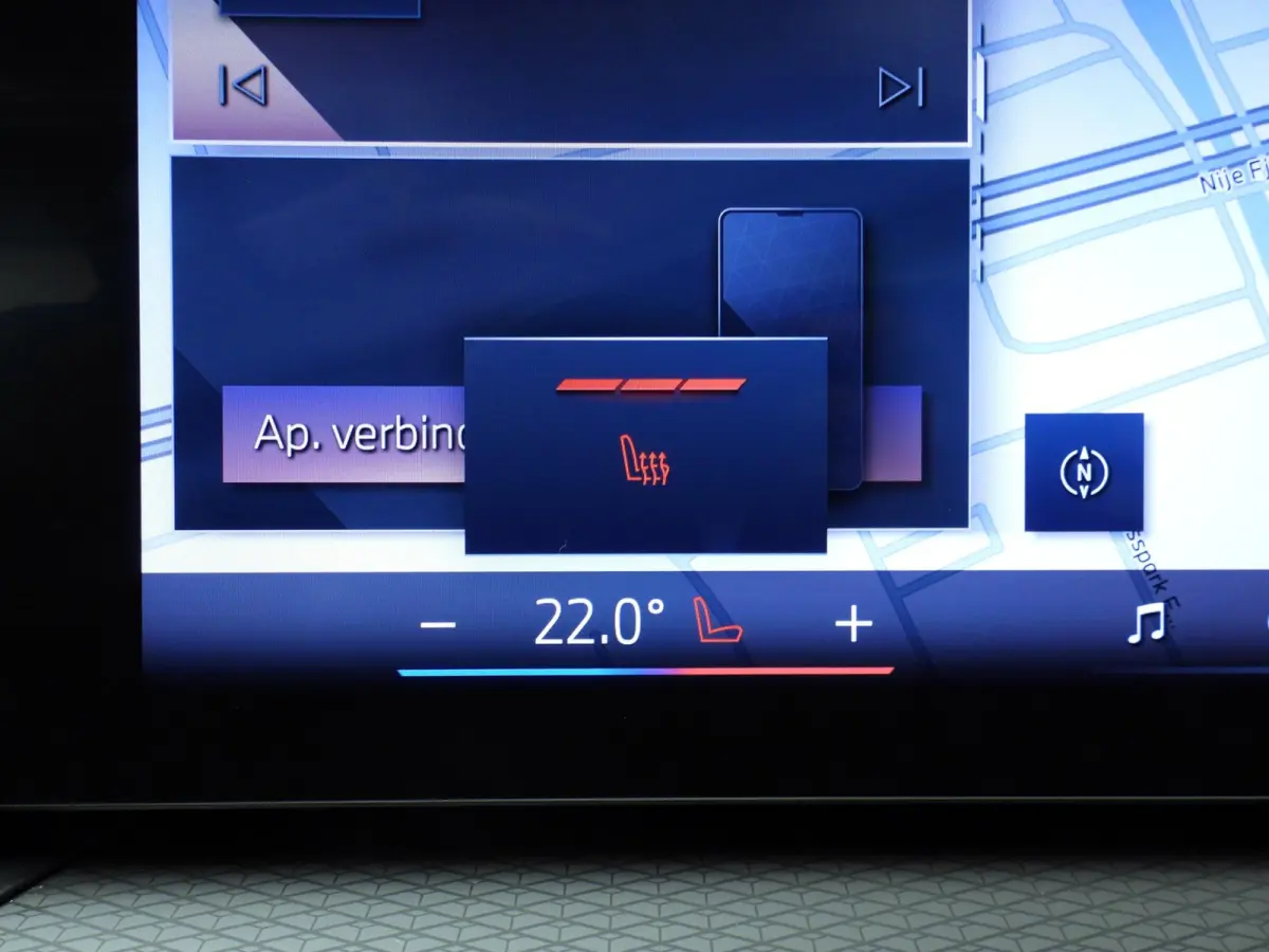 320i | M-Sportpakket | LED | Navigatie | Panoramadak | trekhaak | Stoelverwarming | DAB | Hifi speakers | Alu 18 inch