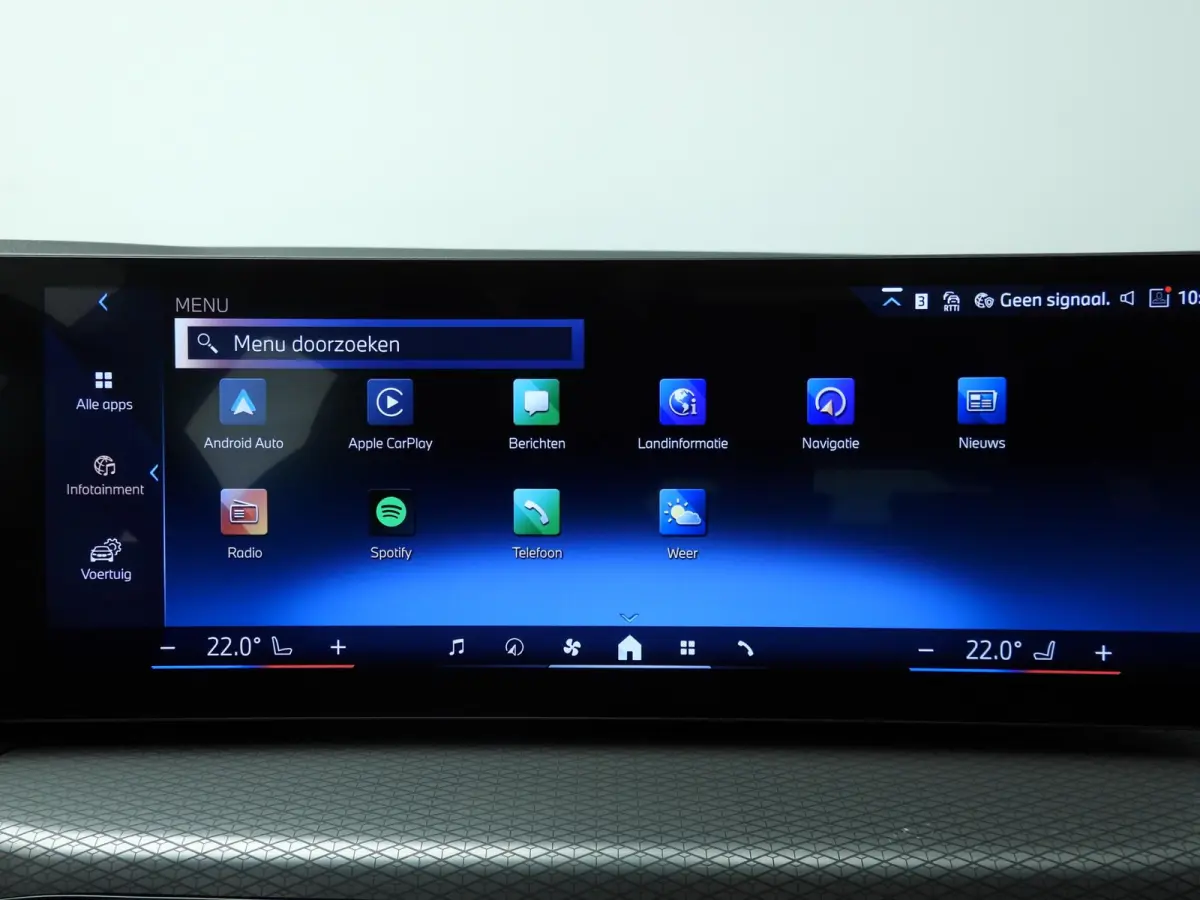 320i | M-Sportpakket | LED | Navigatie | Panoramadak | trekhaak | Stoelverwarming | DAB | Hifi speakers | Alu 18 inch