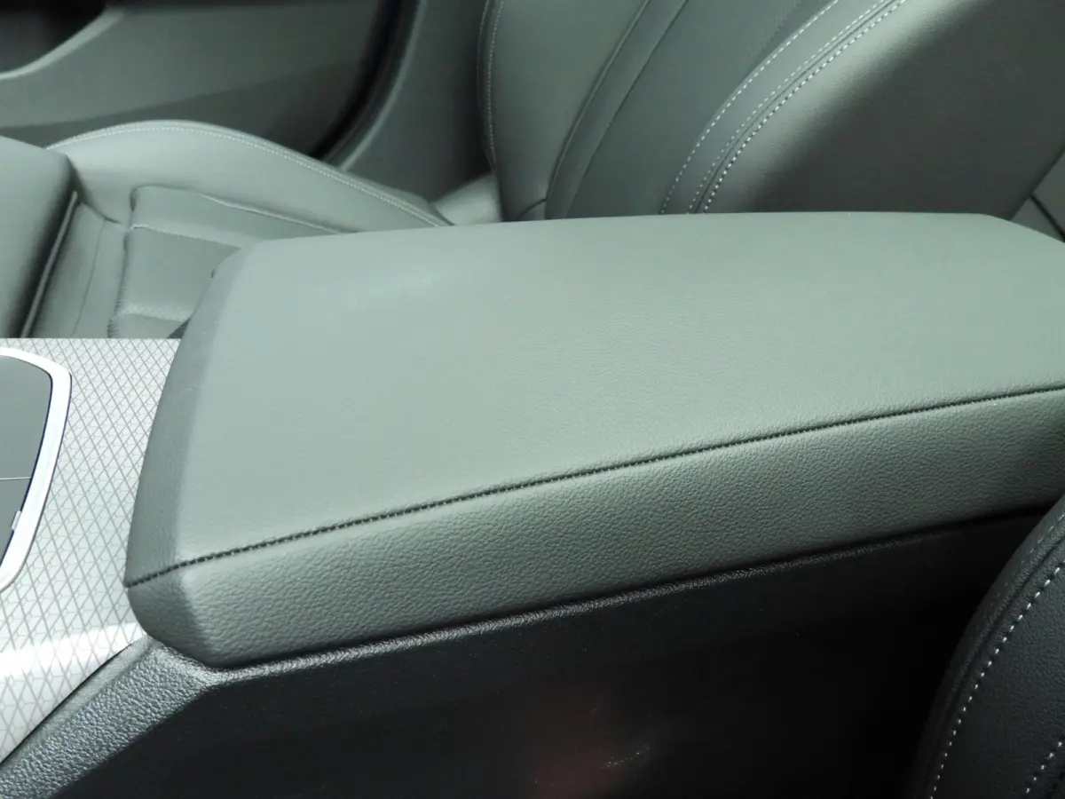 320i | M-Sportpakket | LED | Navigatie | Panoramadak | trekhaak | Stoelverwarming | DAB | Hifi speakers | Alu 18 inch