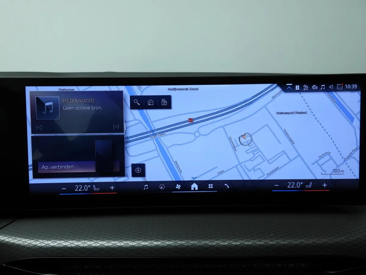 320i | M-Sportpakket | LED | Navigatie | Panoramadak | trekhaak | Stoelverwarming | DAB | Hifi speakers | Alu 18 inch