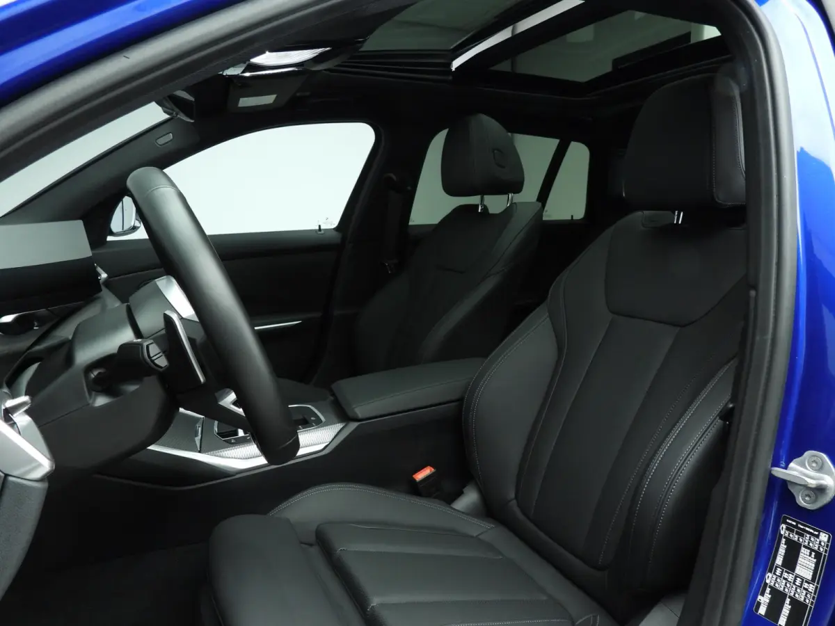 320i | M-Sportpakket | LED | Navigatie | Panoramadak | trekhaak | Stoelverwarming | DAB | Hifi speakers | Alu 18 inch