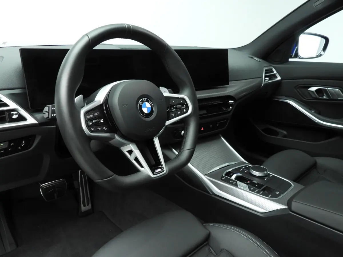 320i | M-Sportpakket | LED | Navigatie | Panoramadak | trekhaak | Stoelverwarming | DAB | Hifi speakers | Alu 18 inch