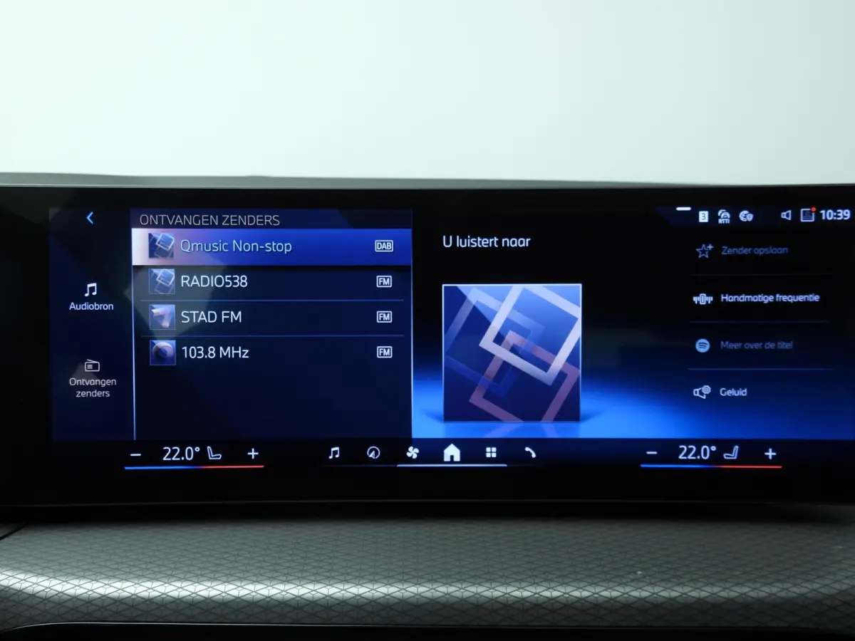 320i | M-Sportpakket | LED | Navigatie | Panoramadak | trekhaak | Stoelverwarming | DAB | Hifi speakers | Alu 18 inch