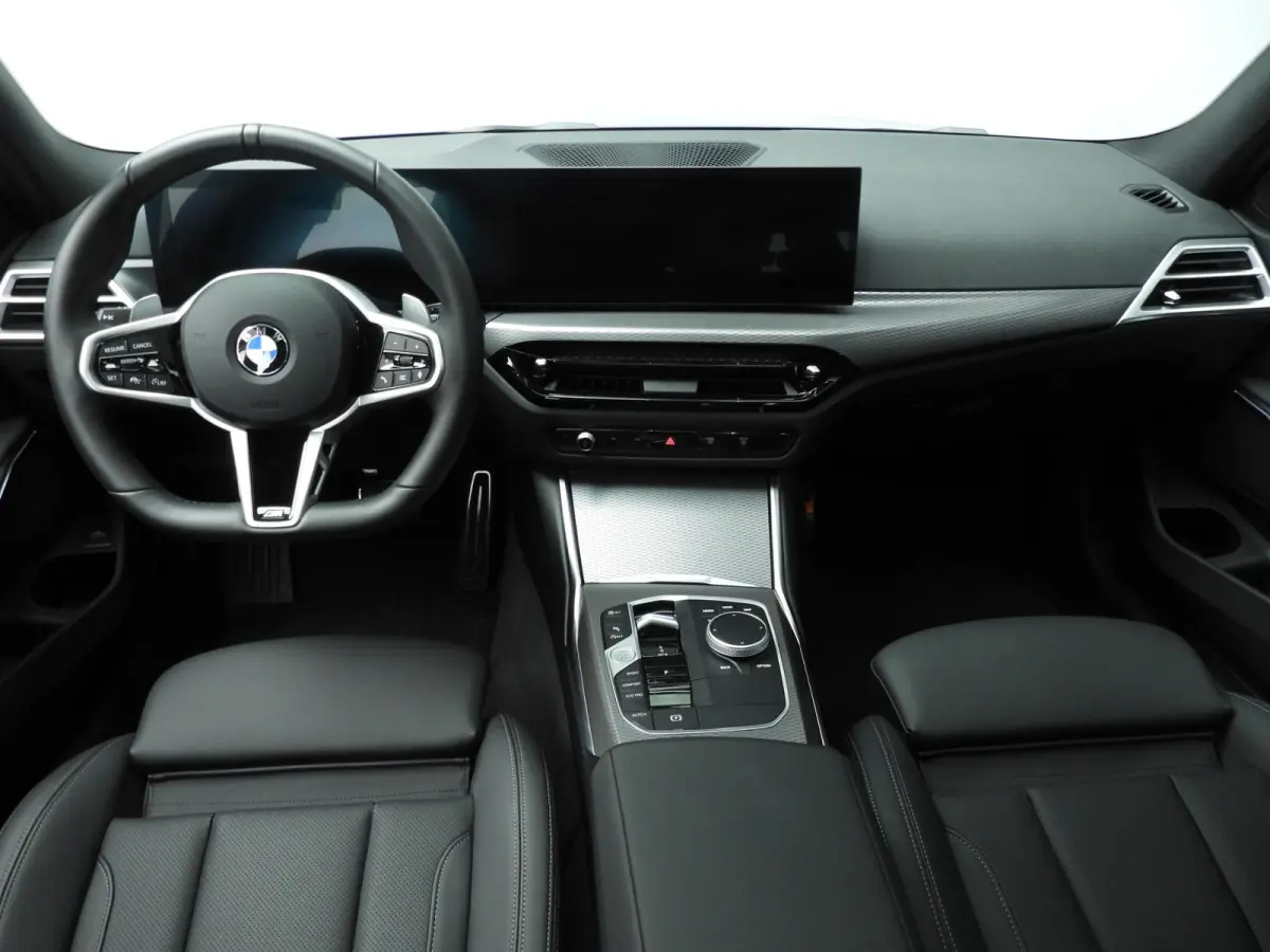 320i | M-Sportpakket | LED | Navigatie | Panoramadak | trekhaak | Stoelverwarming | DAB | Hifi speakers | Alu 18 inch