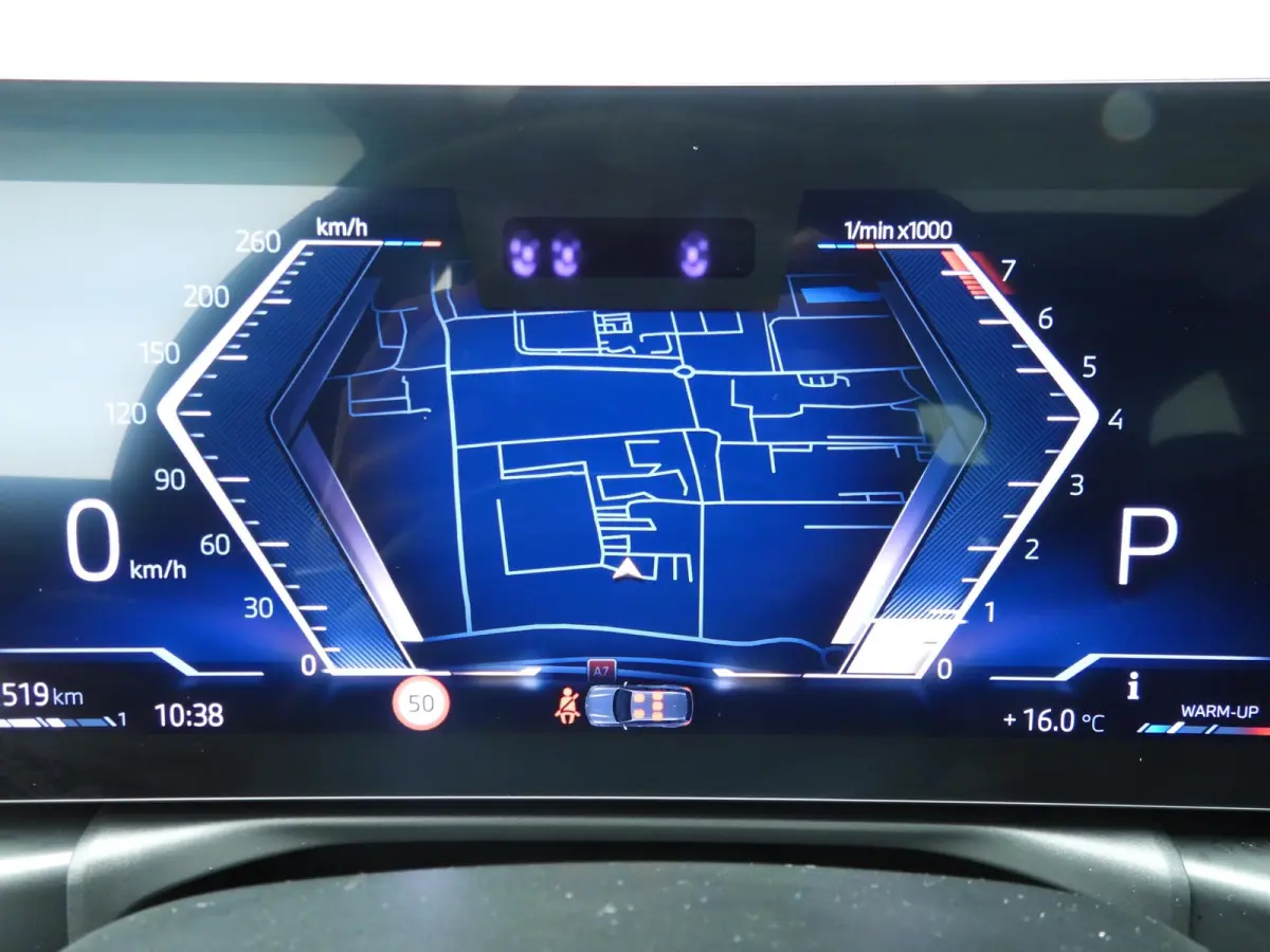 320i | M-Sportpakket | LED | Navigatie | Panoramadak | trekhaak | Stoelverwarming | DAB | Hifi speakers | Alu 18 inch