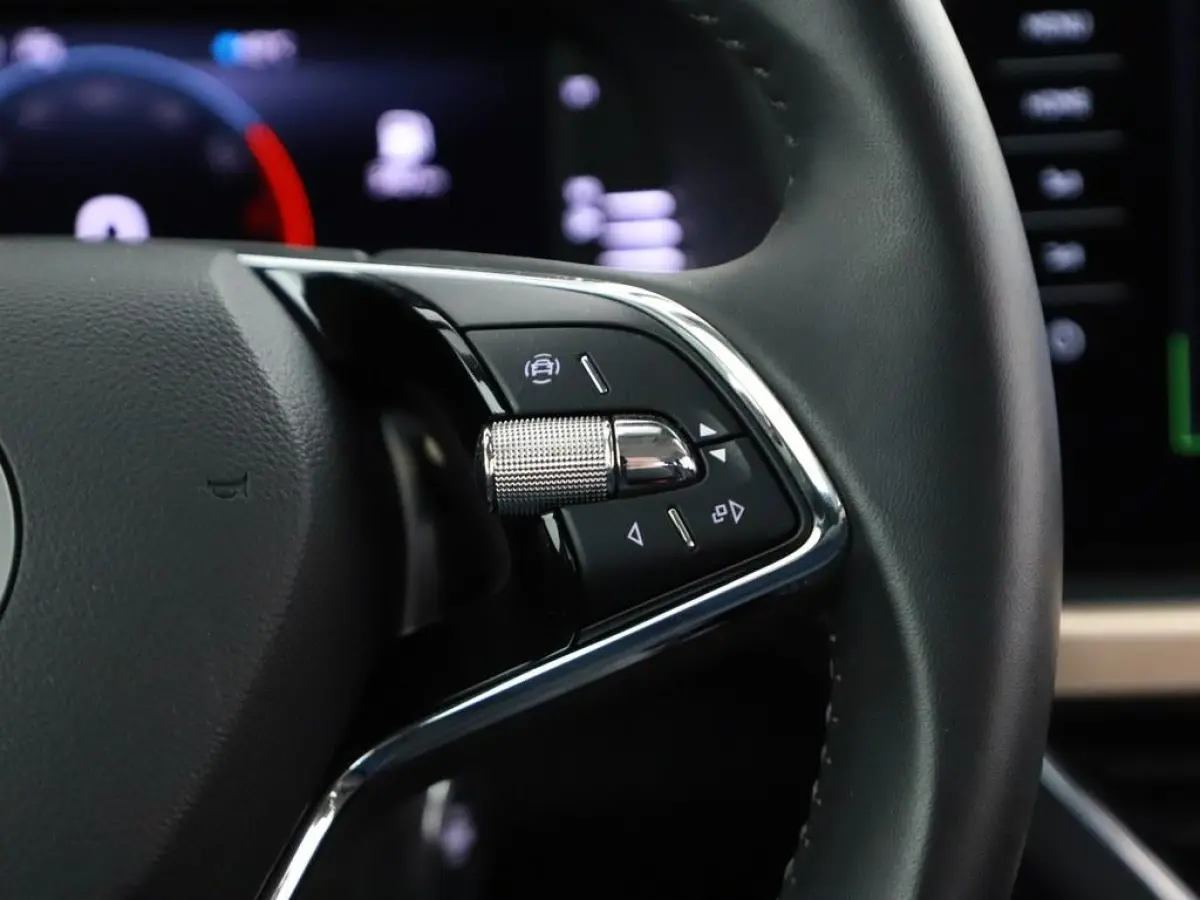 1.0 TSI Style Led.Matrix/VC/Ecc/Keyless/Nav