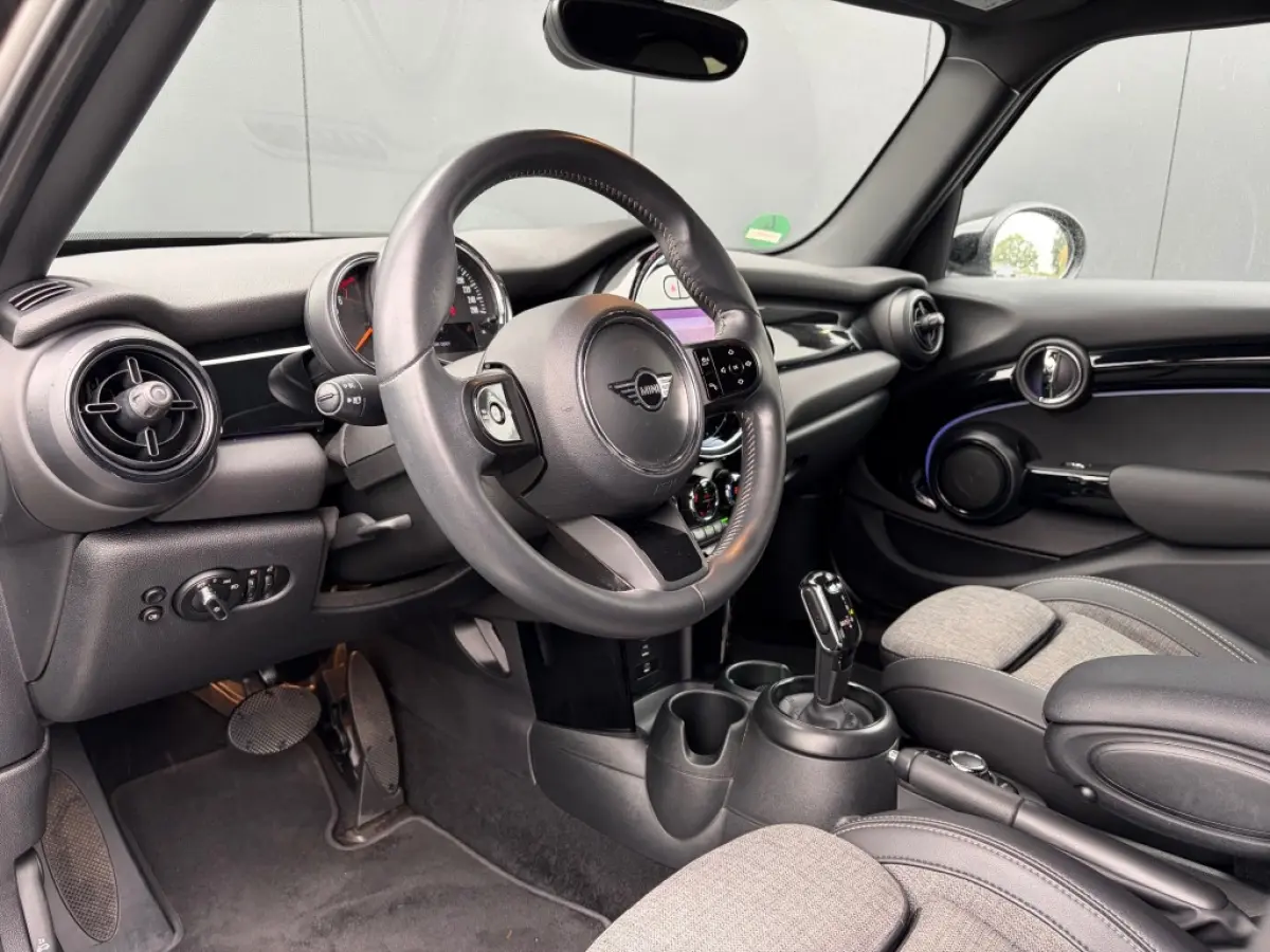 1.5 Aut. 5-Drs 1e Eig. Leder LED Camera Carplay Sfeerlicht NL-auto