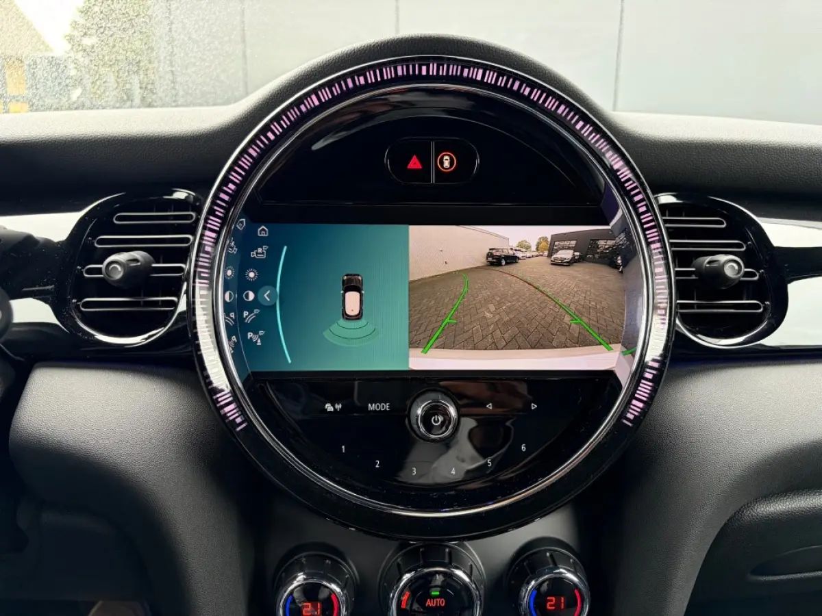 1.5 Aut. 5-Drs 1e Eig. Leder LED Camera Carplay Sfeerlicht NL-auto
