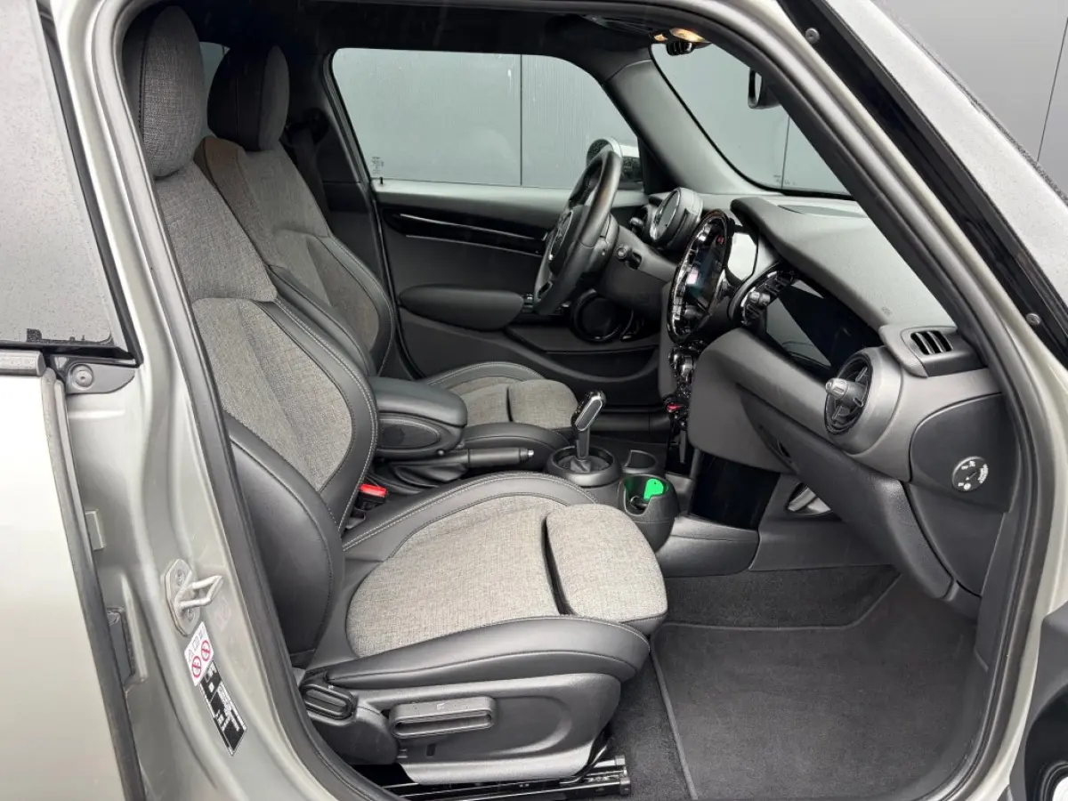 1.5 Aut. 5-Drs 1e Eig. Leder LED Camera Carplay Sfeerlicht NL-auto
