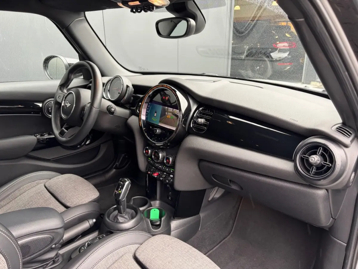 1.5 Aut. 5-Drs 1e Eig. Leder LED Camera Carplay Sfeerlicht NL-auto