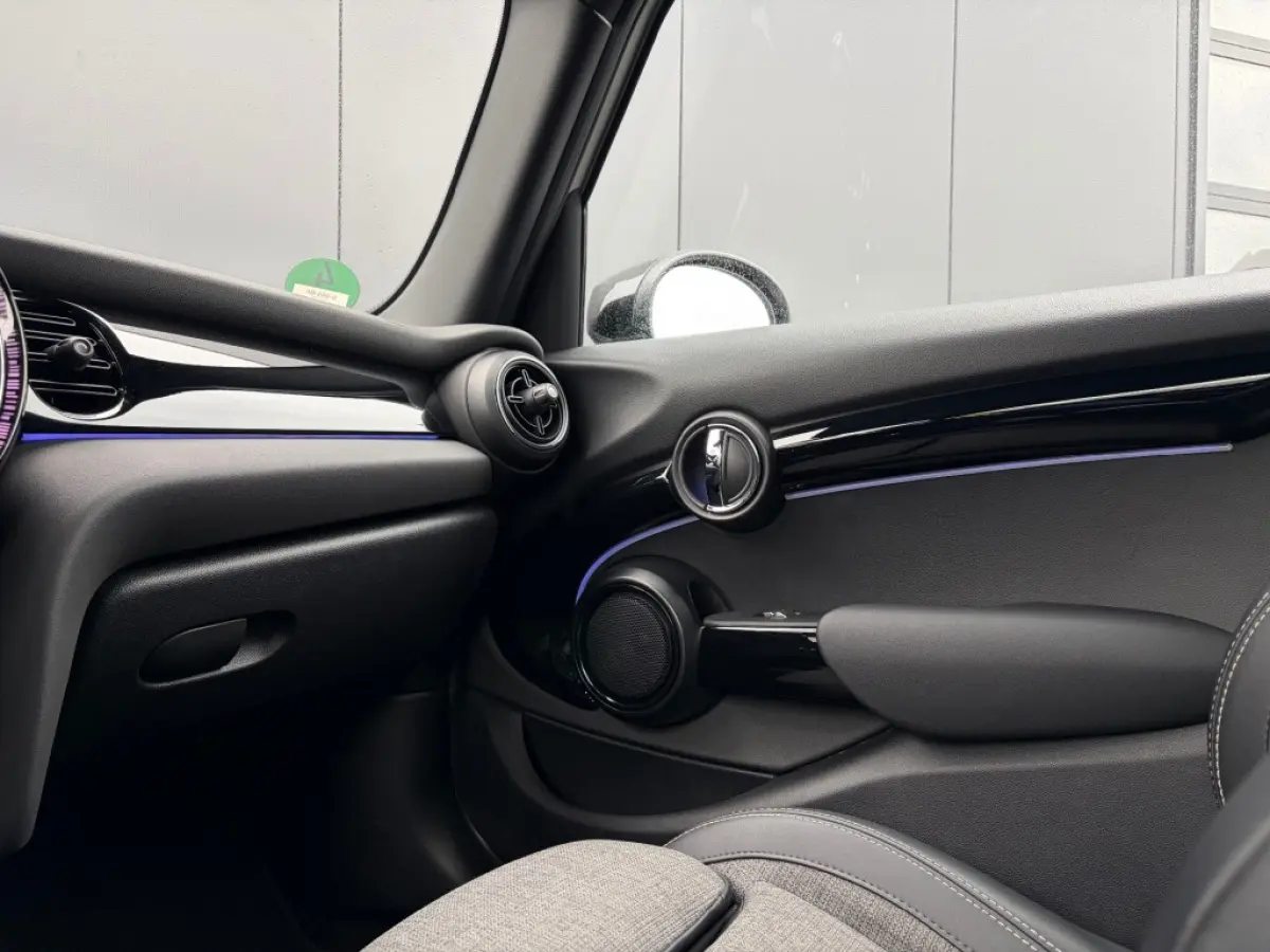 1.5 Aut. 5-Drs 1e Eig. Leder LED Camera Carplay Sfeerlicht NL-auto
