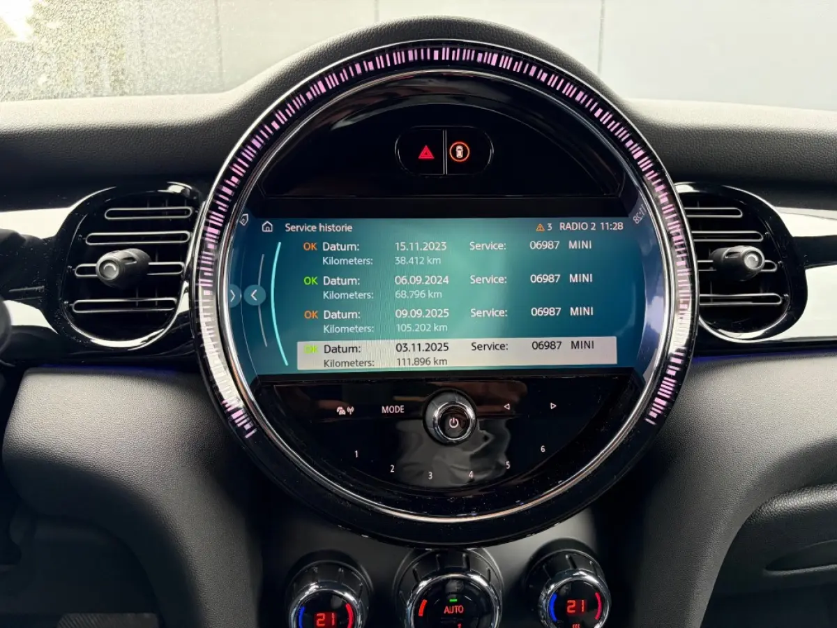 1.5 Aut. 5-Drs 1e Eig. Leder LED Camera Carplay Sfeerlicht NL-auto
