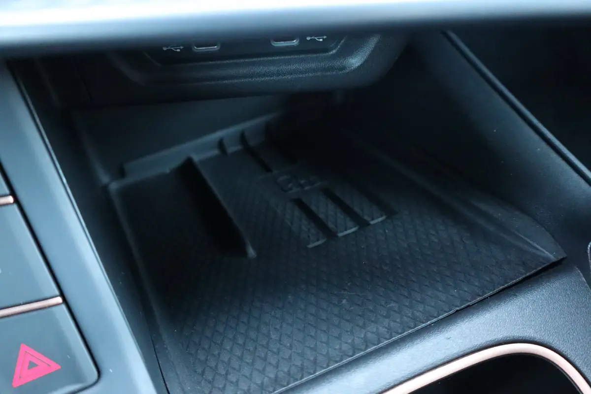 1.5 TSI e-Hybrid 272pk VZ Performance | "Immersive by Sennheiser" premium sound system package | Adaptief demping systeem | Alcantara bekleding