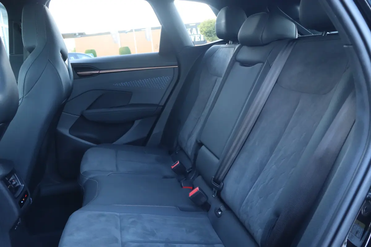 1.5 TSI e-Hybrid 272pk VZ Performance | "Immersive by Sennheiser" premium sound system package | Adaptief demping systeem | Alcantara bekleding