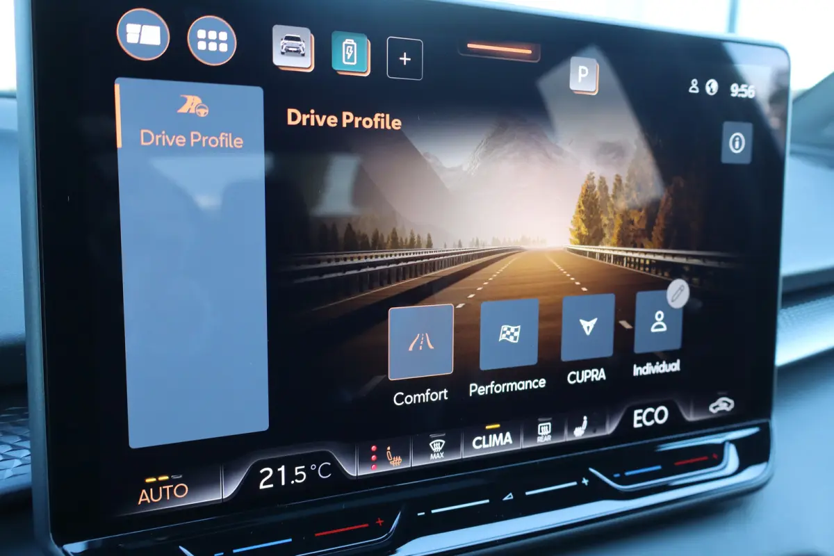 1.5 TSI e-Hybrid 272pk VZ Performance | "Immersive by Sennheiser" premium sound system package | Adaptief demping systeem | Alcantara bekleding