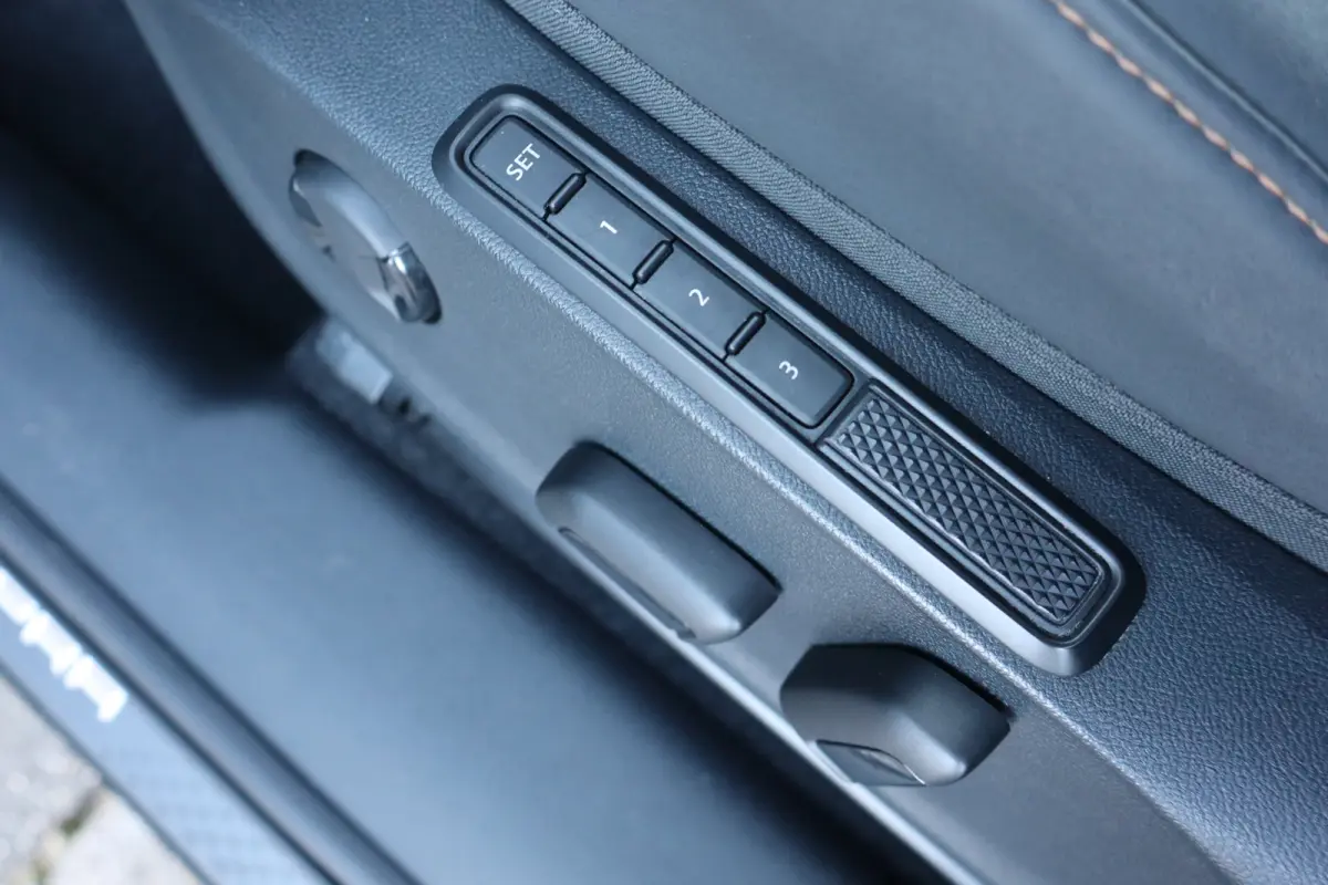 1.5 TSI e-Hybrid 272pk VZ Performance | "Immersive by Sennheiser" premium sound system package | Adaptief demping systeem | Alcantara bekleding
