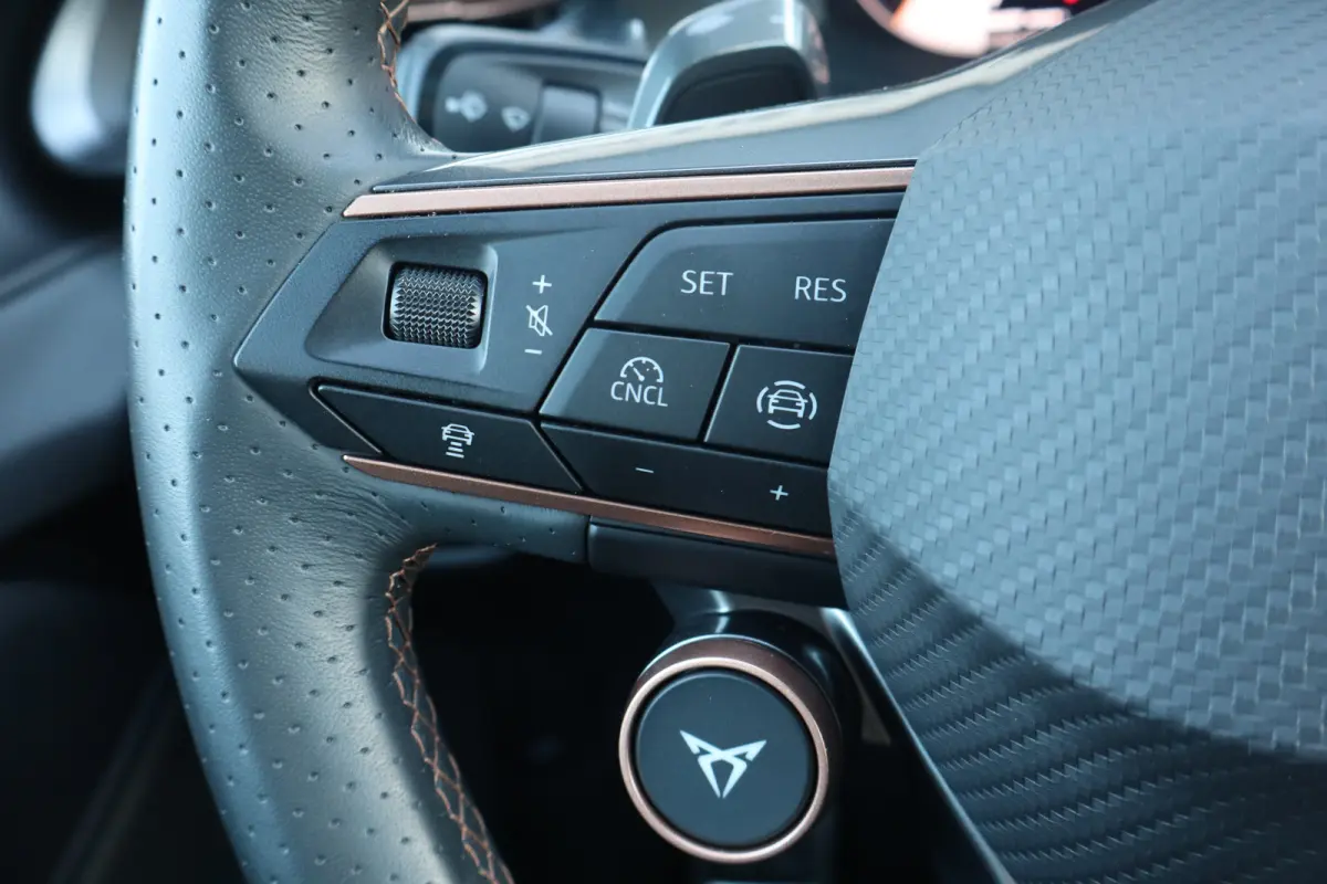 1.5 TSI e-Hybrid 272pk VZ Performance | "Immersive by Sennheiser" premium sound system package | Adaptief demping systeem | Alcantara bekleding