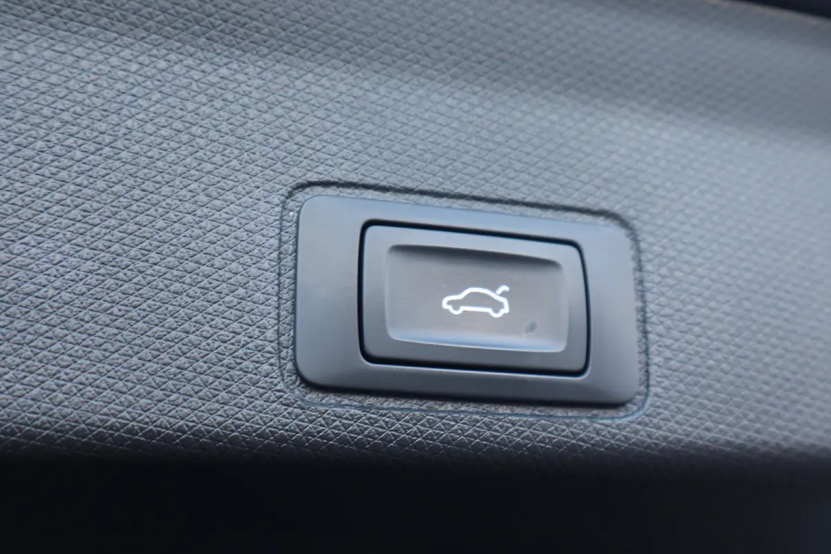 1.5 TSI e-Hybrid 272pk VZ Performance | "Immersive by Sennheiser" premium sound system package | Adaptief demping systeem | Alcantara bekleding