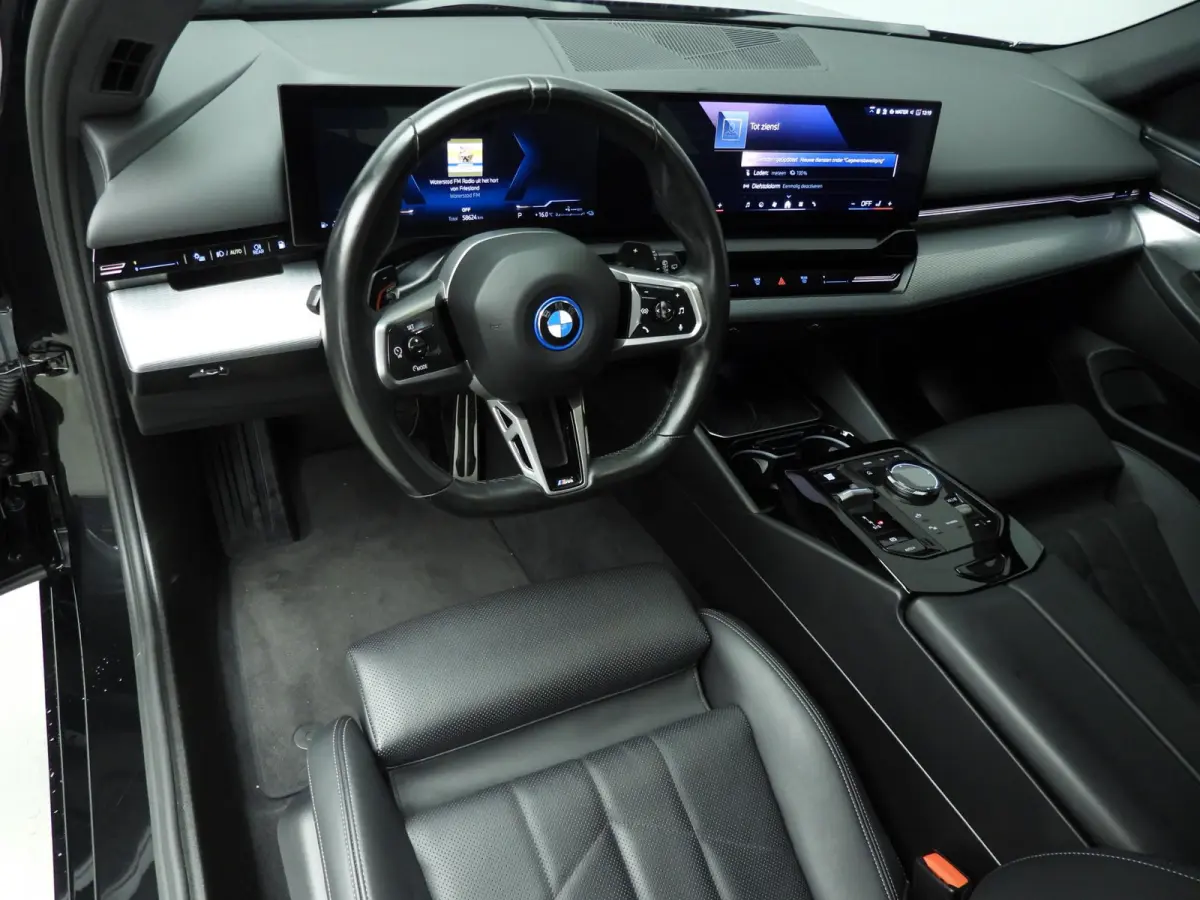 530e | M-Sportpakket | LED | Navigatie | SOH 99% | Active cruise | Trekhaak | Stoelverwarming | DAB | Alu 19 inch