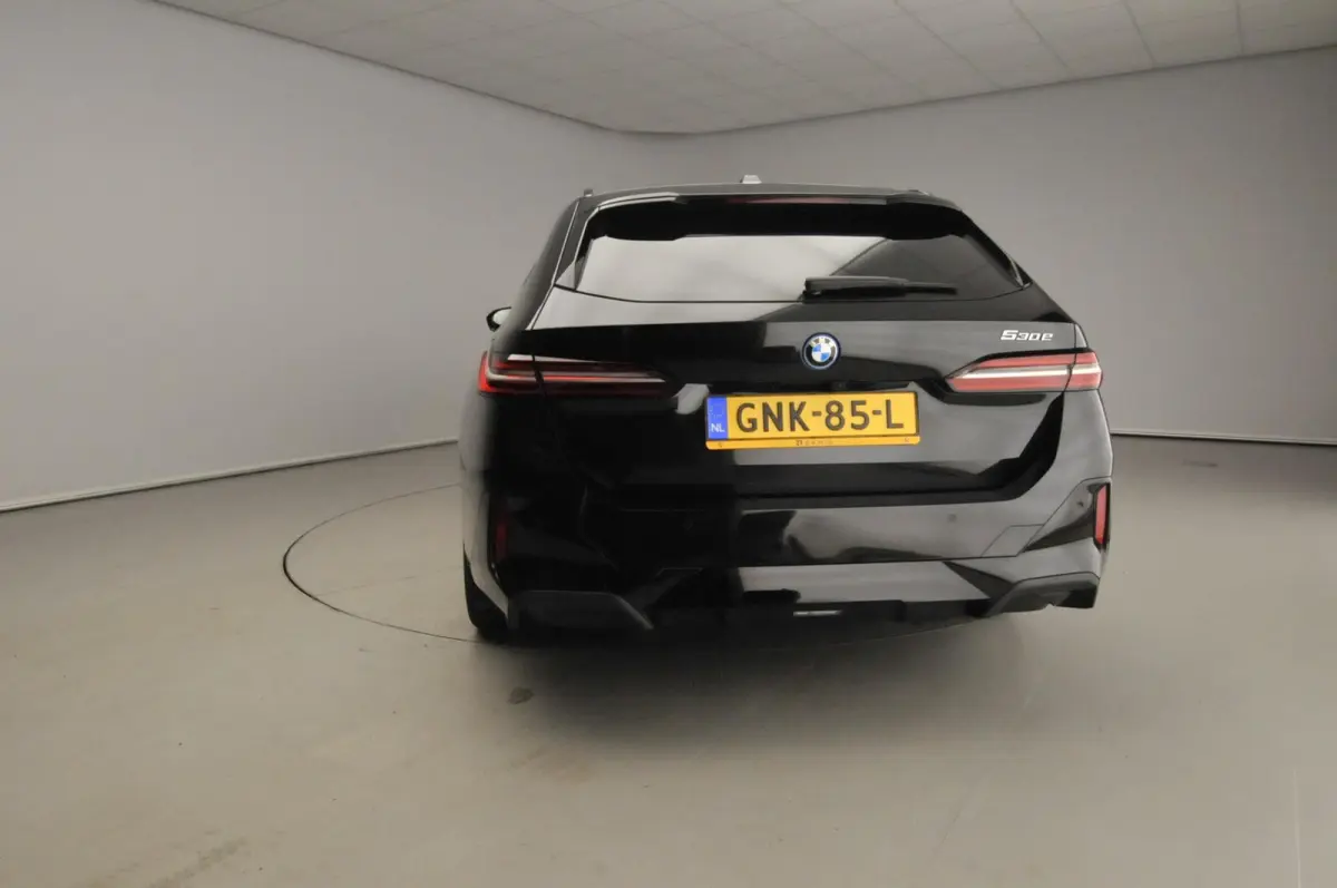 530e | M-Sportpakket | LED | Navigatie | SOH 99% | Active cruise | Trekhaak | Stoelverwarming | DAB | Alu 19 inch