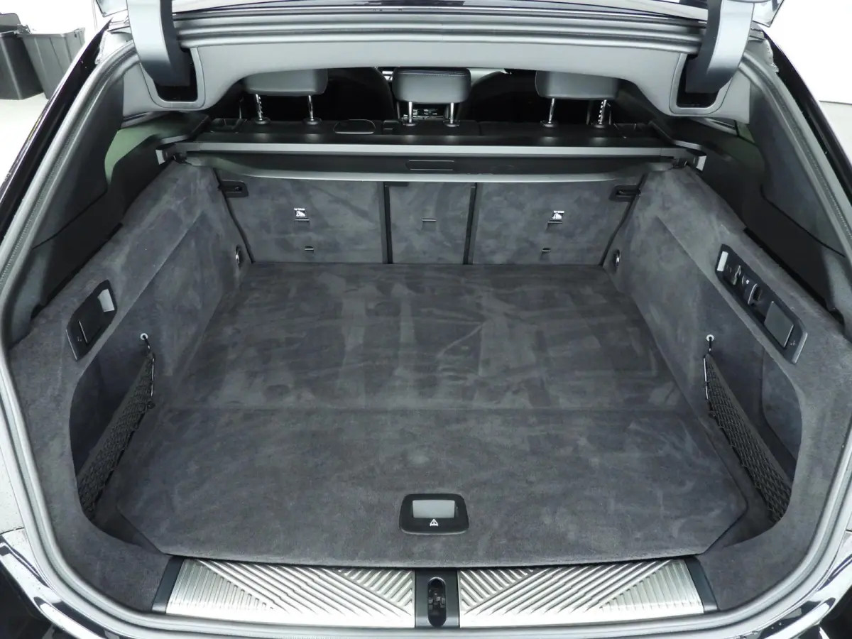 530e | M-Sportpakket | LED | Navigatie | SOH 99% | Active cruise | Trekhaak | Stoelverwarming | DAB | Alu 19 inch
