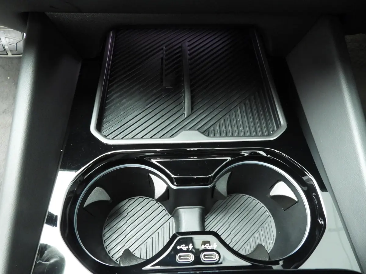 530e | M-Sportpakket | LED | Navigatie | SOH 99% | Active cruise | Trekhaak | Stoelverwarming | DAB | Alu 19 inch