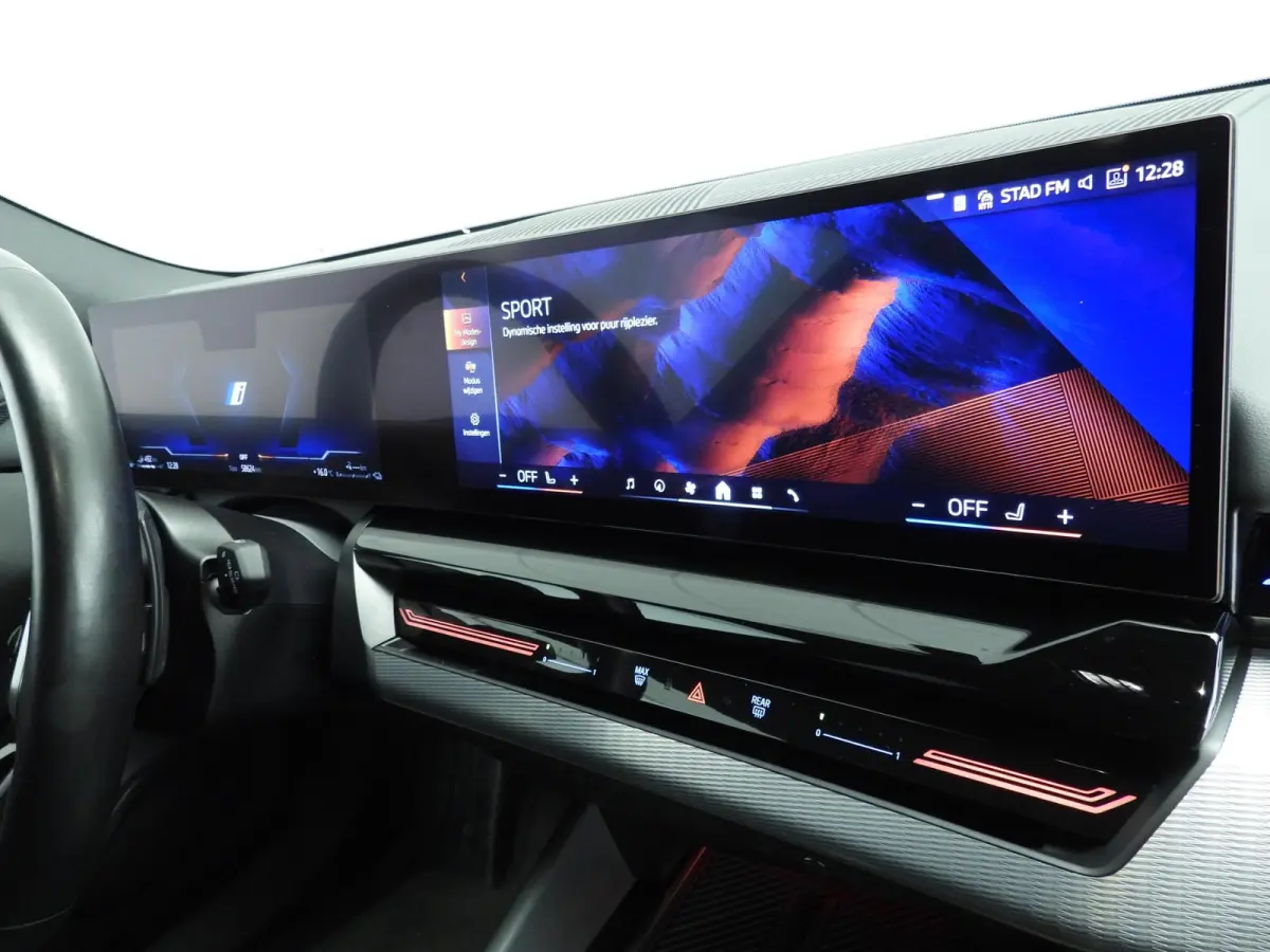 530e | M-Sportpakket | LED | Navigatie | SOH 99% | Active cruise | Trekhaak | Stoelverwarming | DAB | Alu 19 inch