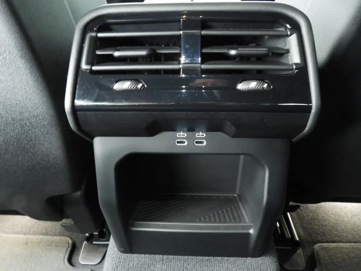530e | M-Sportpakket | LED | Navigatie | SOH 99% | Active cruise | Trekhaak | Stoelverwarming | DAB | Alu 19 inch