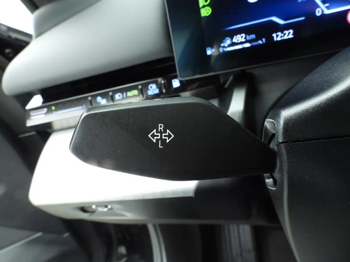 530e | M-Sportpakket | LED | Navigatie | SOH 99% | Active cruise | Trekhaak | Stoelverwarming | DAB | Alu 19 inch