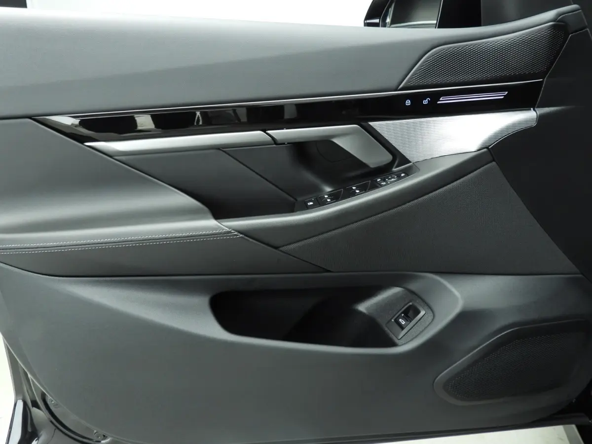 530e | M-Sportpakket | LED | Navigatie | SOH 99% | Active cruise | Trekhaak | Stoelverwarming | DAB | Alu 19 inch
