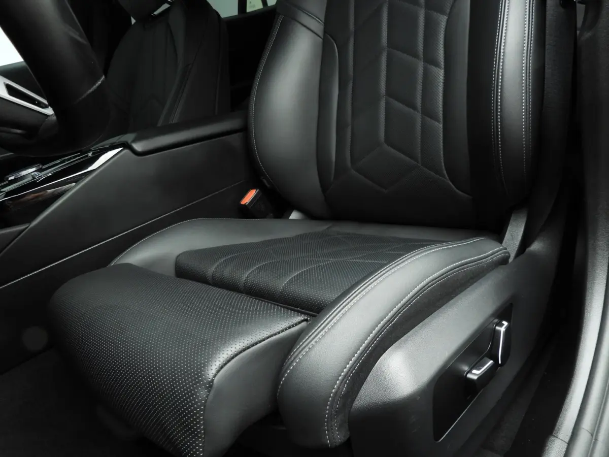 530e | M-Sportpakket | LED | Navigatie | SOH 99% | Active cruise | Trekhaak | Stoelverwarming | DAB | Alu 19 inch