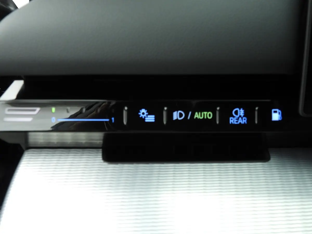 530e | M-Sportpakket | LED | Navigatie | SOH 99% | Active cruise | Trekhaak | Stoelverwarming | DAB | Alu 19 inch