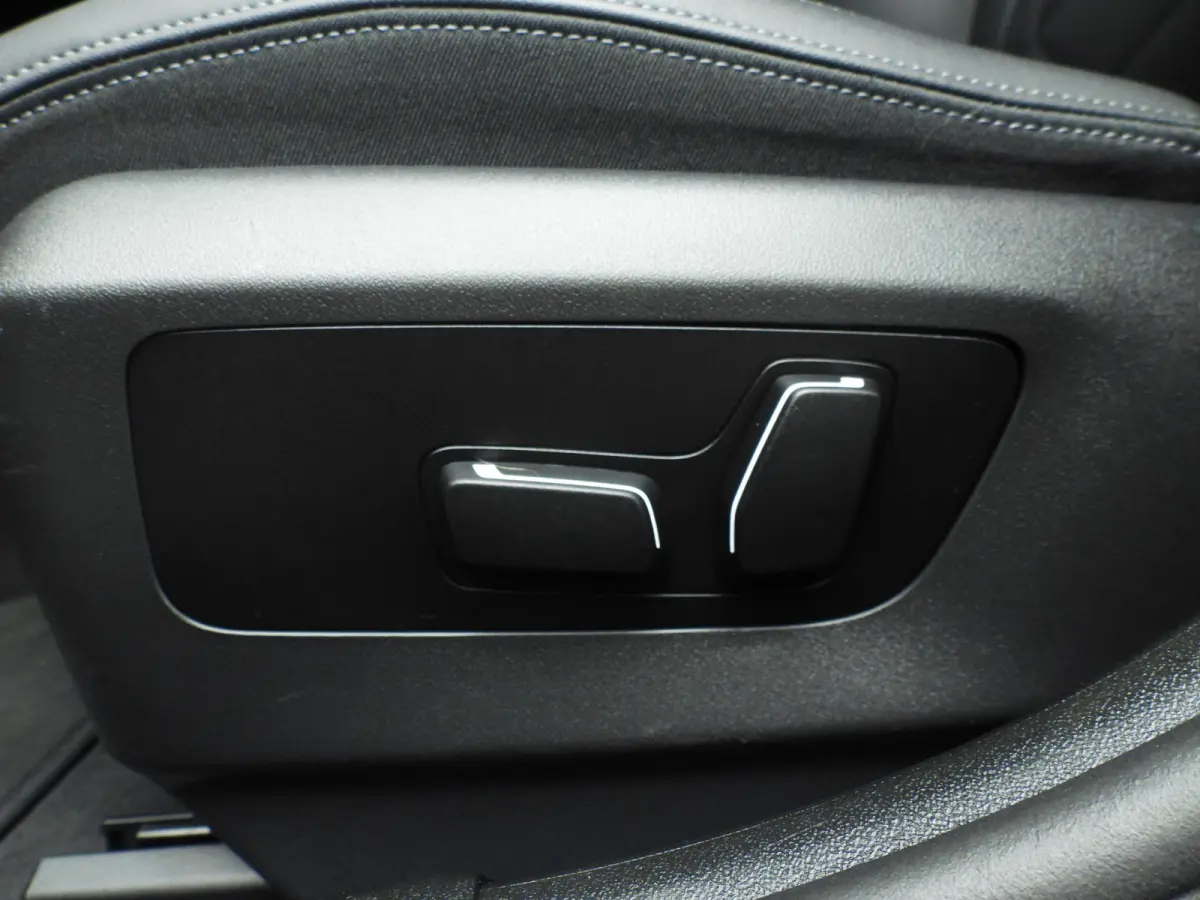 530e | M-Sportpakket | LED | Navigatie | SOH 99% | Active cruise | Trekhaak | Stoelverwarming | DAB | Alu 19 inch