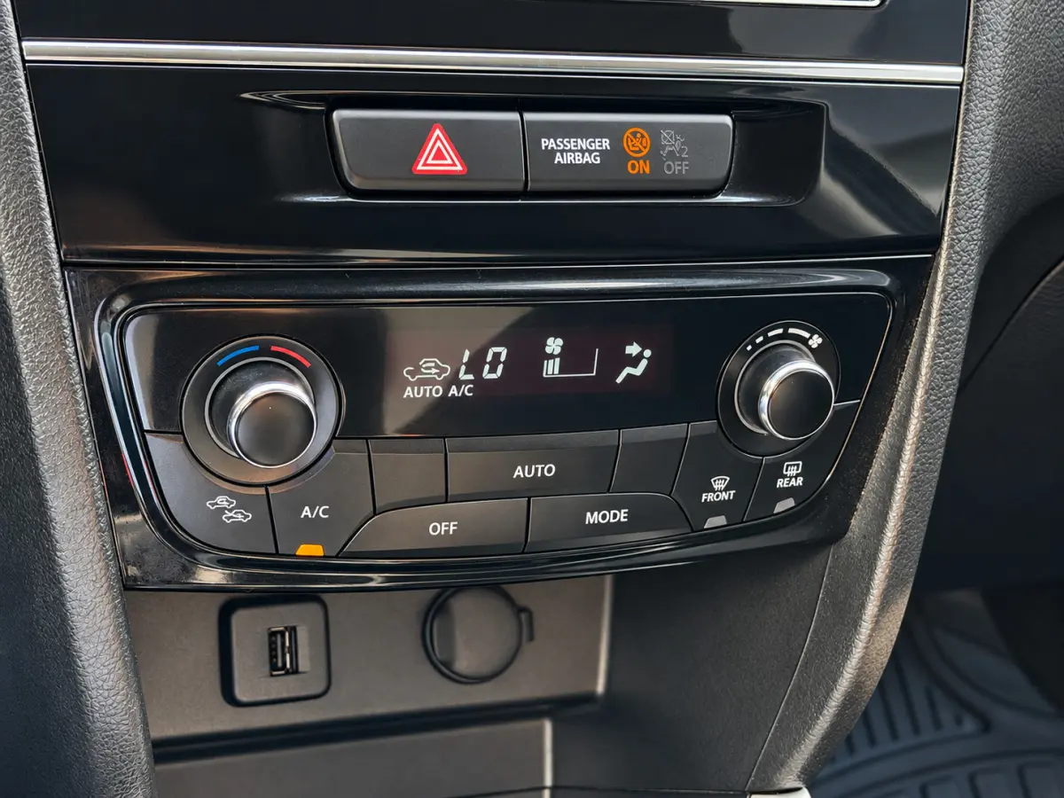 1.6 Limited Edition Carplay_Trekh_Clima_Stoelverw