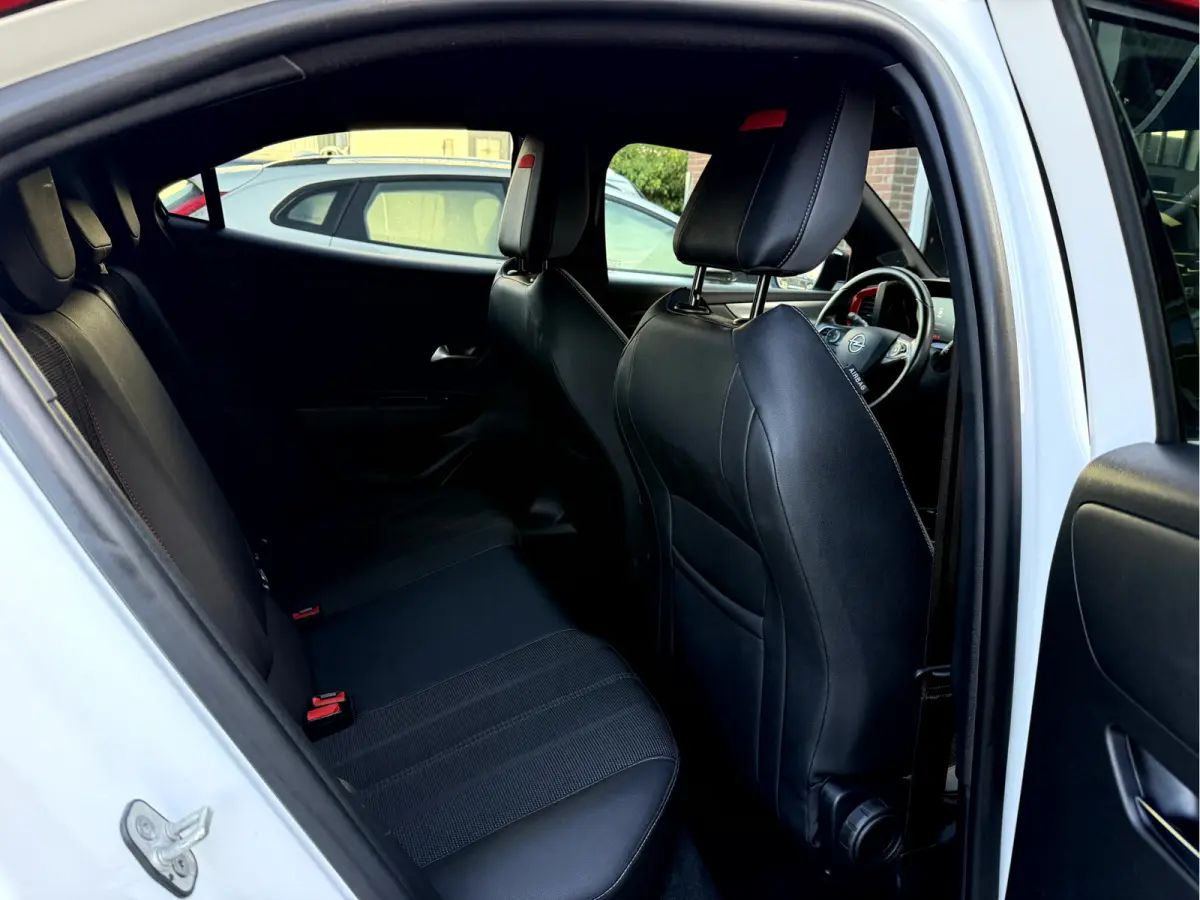 1.2 Turbo 130pk GS Line Camera, App Connect, 18''Lmv