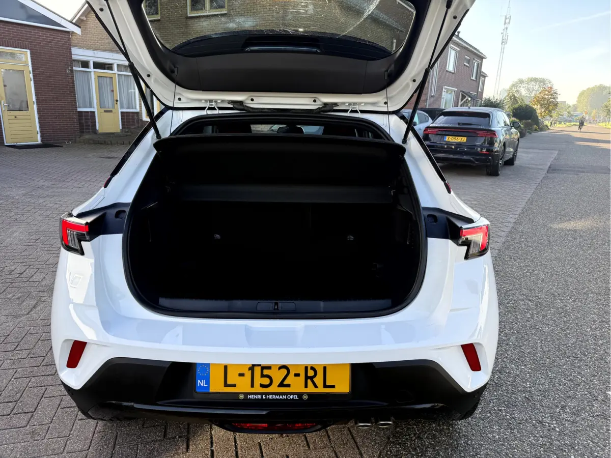 1.2 Turbo 130pk GS Line Camera, App Connect, 18''Lmv