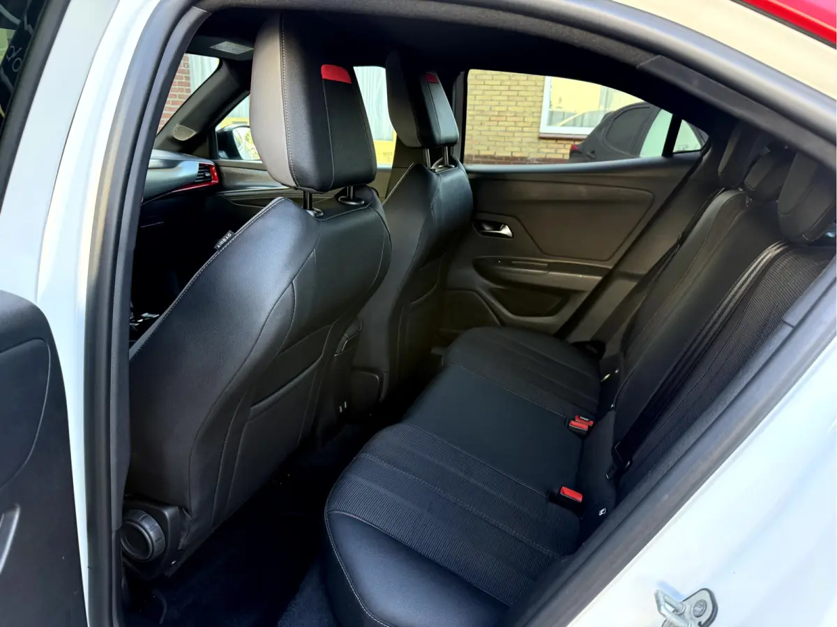 1.2 Turbo 130pk GS Line Camera, App Connect, 18''Lmv