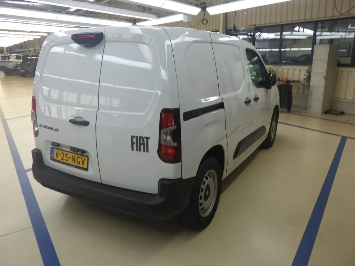 50 kWH 136pk | Airconditioning handmatig | Centrale deurvergrendeling met afstandsbediening | Cruise control met snelheidsbegrenzer (bediening achter het stuurwiel)