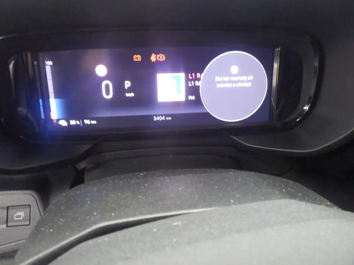 50 kWH 136pk | Airconditioning handmatig | Centrale deurvergrendeling met afstandsbediening | Cruise control met snelheidsbegrenzer (bediening achter het stuurwiel)