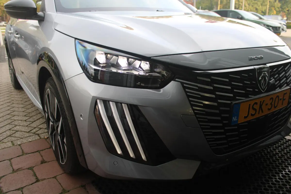 1.2 Hybrid 110PK AUTOMAAT GT | CAMERA VOOR + ACHTER | NAVIGATIE | DRAADLOZE APPLE CARPLAY/ANDROID AUTO | FULL LED KOPLAMPEN | LICHTMETALEN VELGEN 17" | DODEHOEK DETECTIE | DRAADLOZE TELEFOON