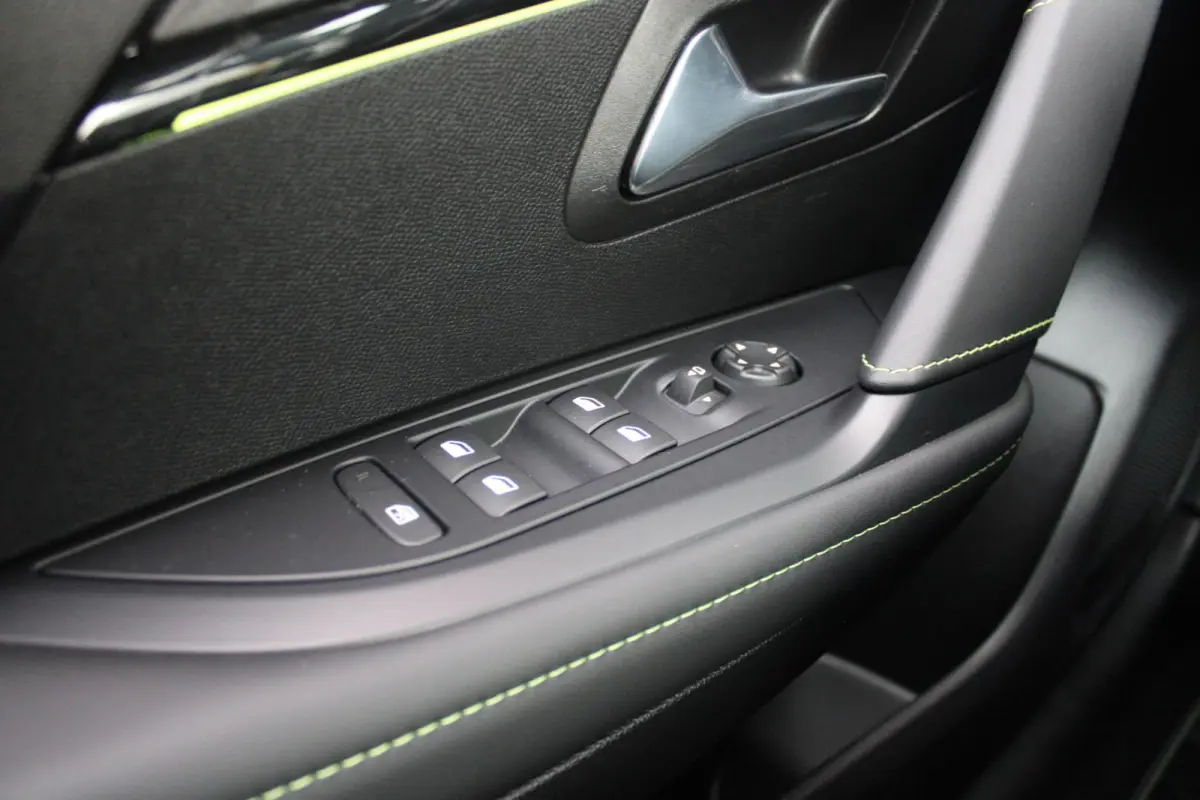 1.2 Hybrid 110PK AUTOMAAT GT | CAMERA VOOR + ACHTER | NAVIGATIE | DRAADLOZE APPLE CARPLAY/ANDROID AUTO | FULL LED KOPLAMPEN | LICHTMETALEN VELGEN 17" | DODEHOEK DETECTIE | DRAADLOZE TELEFOON